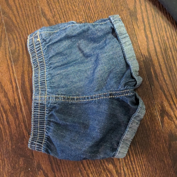 Carter's Jean shorts 6months - Picture 2 of 2
